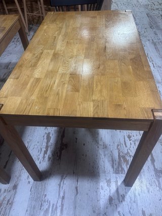 Mesa de madera rústica