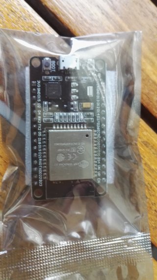 UNA UNIDAD ARDUINO ESP32 WIFI+BLUETOOTH