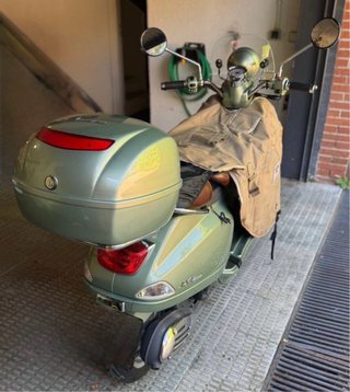 Vespa 125 LXV i.e. 2012 Verde