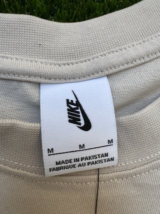Camiseta Nike Swoosh GPX Beige