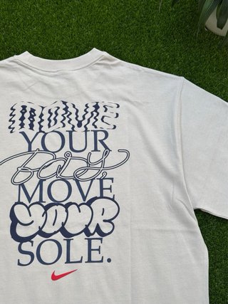 Camiseta Nike Swoosh GPX Beige