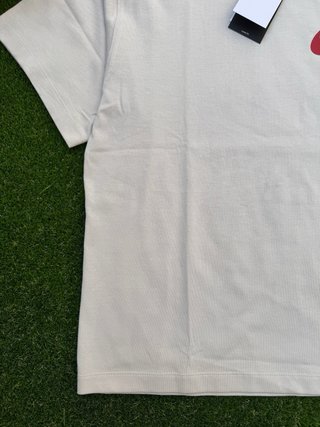 Camiseta Nike Swoosh GPX Beige