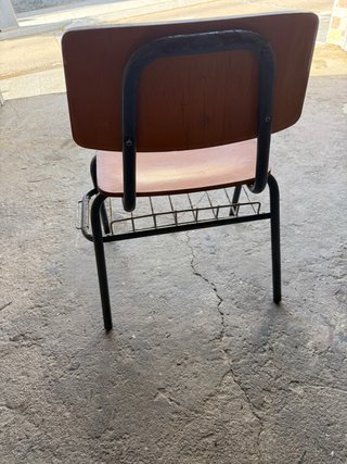 Sillas antiguas colegio madera y metal