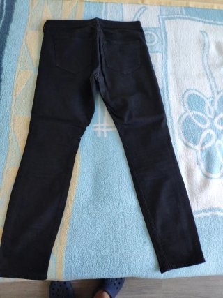Vaqueros negros skinny chica