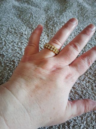 Pulsera y anillo elástico dorado con brillo