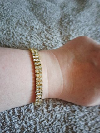 Pulsera y anillo elástico dorado con brillo