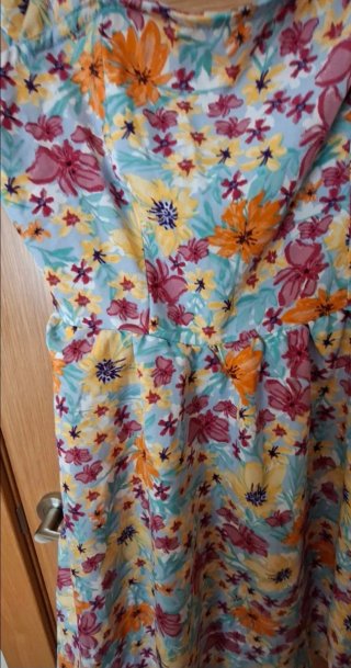 Vestido estampado, espalda descubierta. Talla S