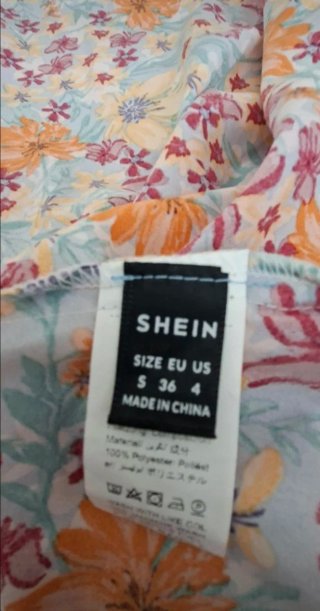 Vestido estampado, espalda descubierta. Talla S