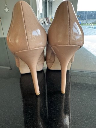 Zapatos de tacón peep toe nude
