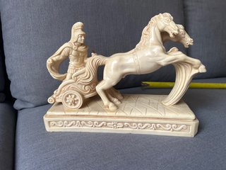 Figura de carro romano con caballo