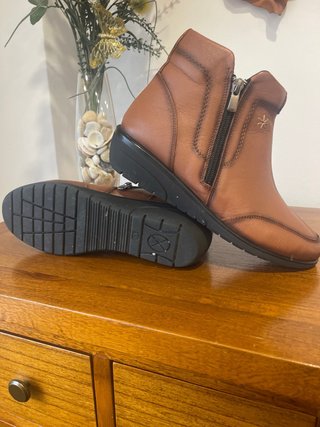 Botas marrones talla 40
