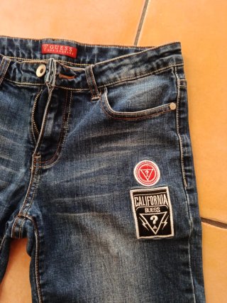 Pantalón corto vaquero Guess chico elástico