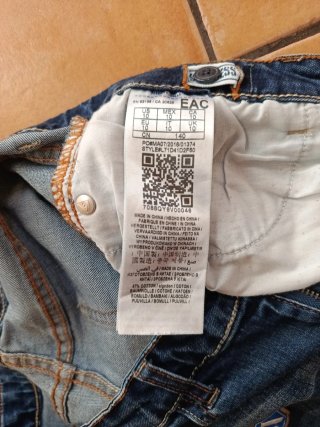 Pantalón corto vaquero Guess chico elástico