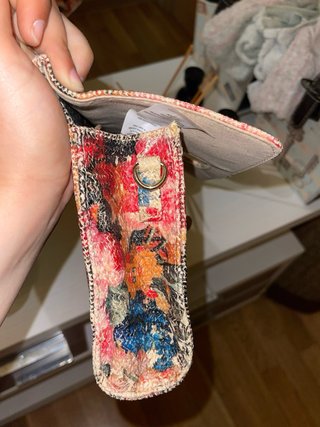 Bolso de mano de fiesta con estampado floral