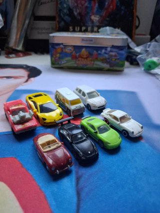 Lote 8 coches antiguos huevos Kinder