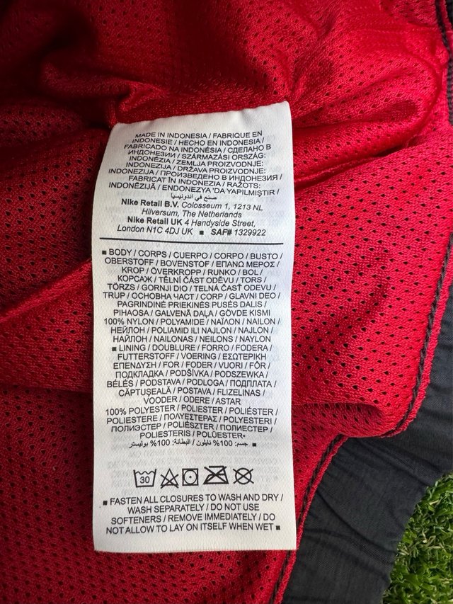 Chaqueta Nike Total90 Negra y Roja