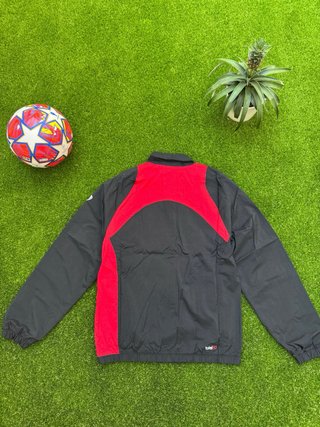 Chaqueta Nike Total90 Negra y Roja