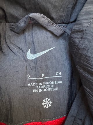 Chaqueta Nike Total90 Negra y Roja