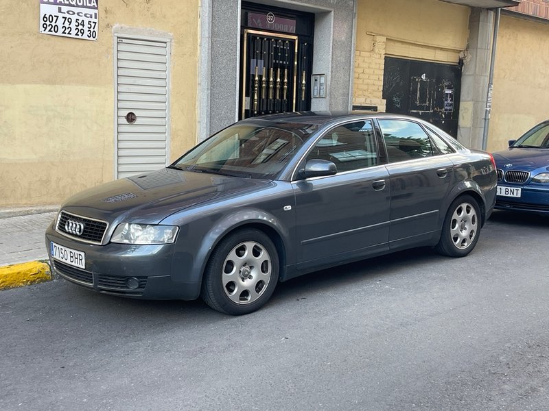 Audi A4 2001 - foto 1