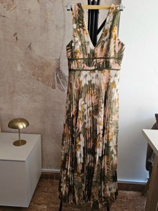 Vestido largo floral plisado