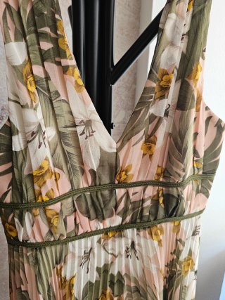 Vestido largo floral plisado