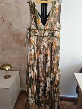 Vestido largo floral plisado