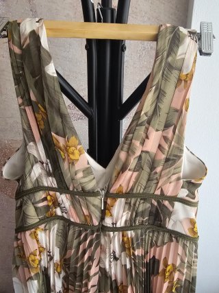 Vestido largo floral plisado