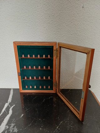 Espositore in legno per ditali