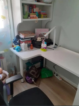 Escritorio con cajonera
