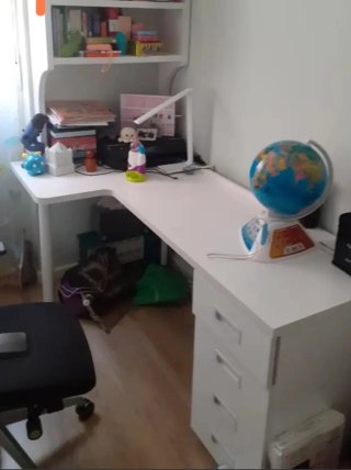 Escritorio con cajonera