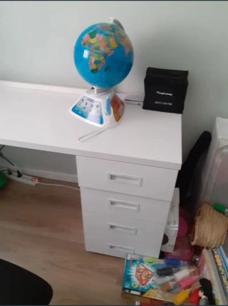 Escritorio con cajonera