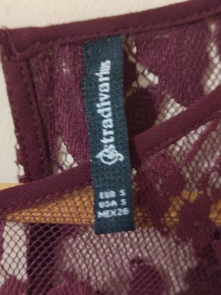 Blusa de encaje morada