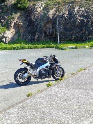 Aprilia Tuono V4 APRC 2011