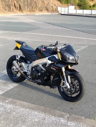 Aprilia Tuono V4 APRC 2011