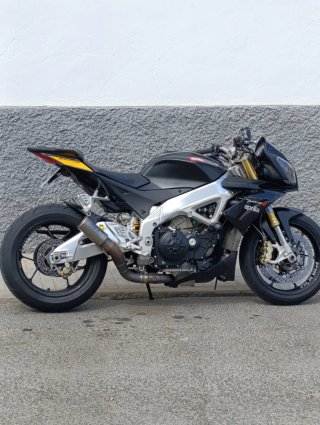 Aprilia Tuono V4 APRC 2011