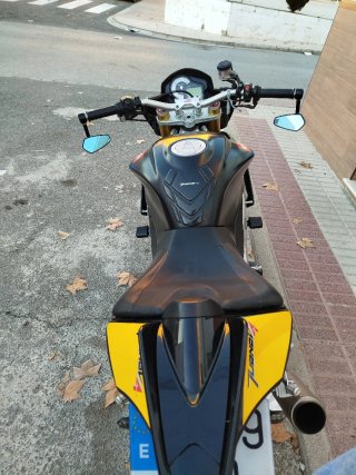 Aprilia Tuono V4 APRC 2011