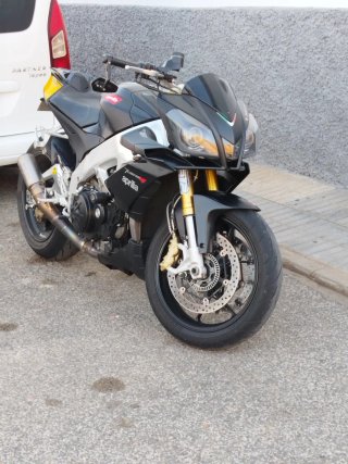 Aprilia Tuono V4 APRC 2011