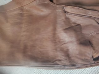 Pantalón de piel marrón.SIN MARCA