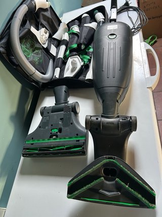 Aspiradora Vorwerk VK200 con accesorios
