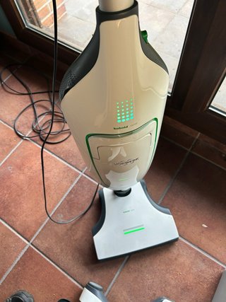 Aspiradora Vorwerk VK200 con accesorios