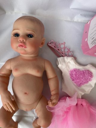 Bambola reborn principessa con corona due vestiti