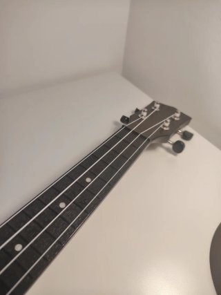 Ukulele in legno scuro