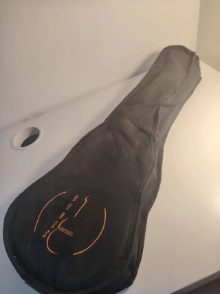 Ukulele in legno scuro