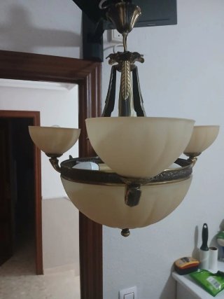 Lámpara de techo y apliques como nueva