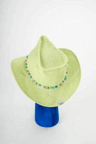 Cappello gioiello verde con perline e cristalli