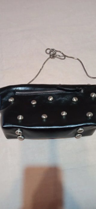 Bolso Parfois negro polipiel tachuelas