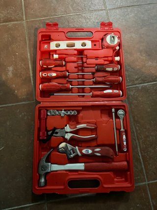Maleta de herramientas roja