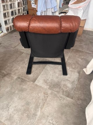 Sillón de piel marrón