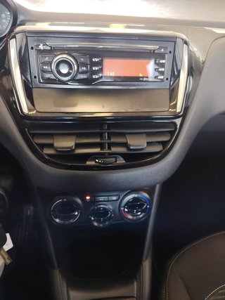 Peugeot 208 2014