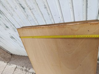 Vitrina de pared de madera y cristal
